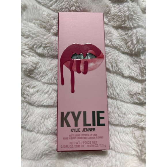 New Kylie Lip Kit in extraordinary matte - Picture 1 of 4